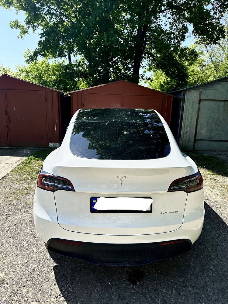 Tesla Model Y - 2023 рік.