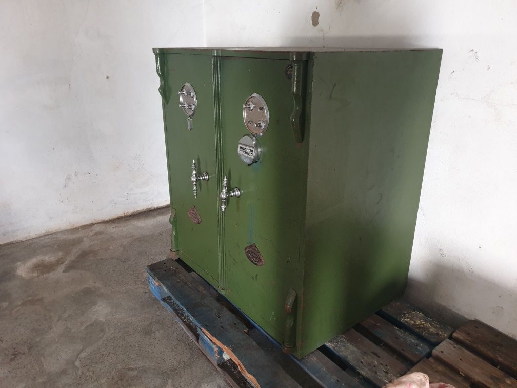 Cofre em ferro forjado monobloco