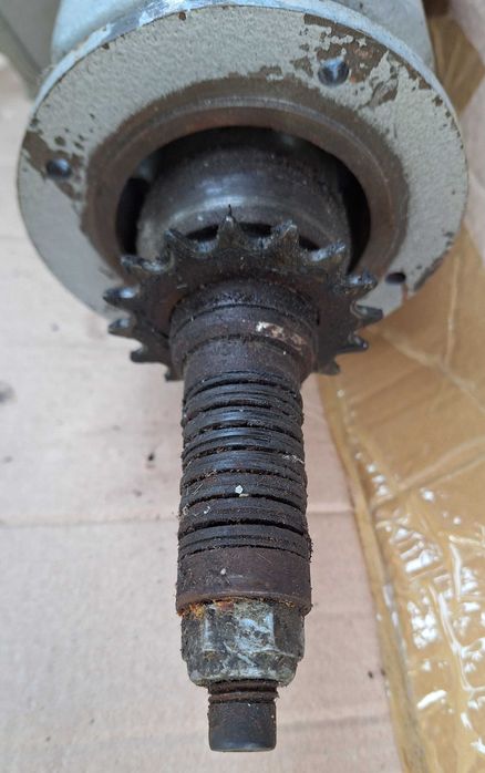 Napęd do bramy przesuwnej silnik z przekładnią