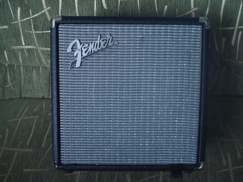 Продам бас гитару с комбоусителем