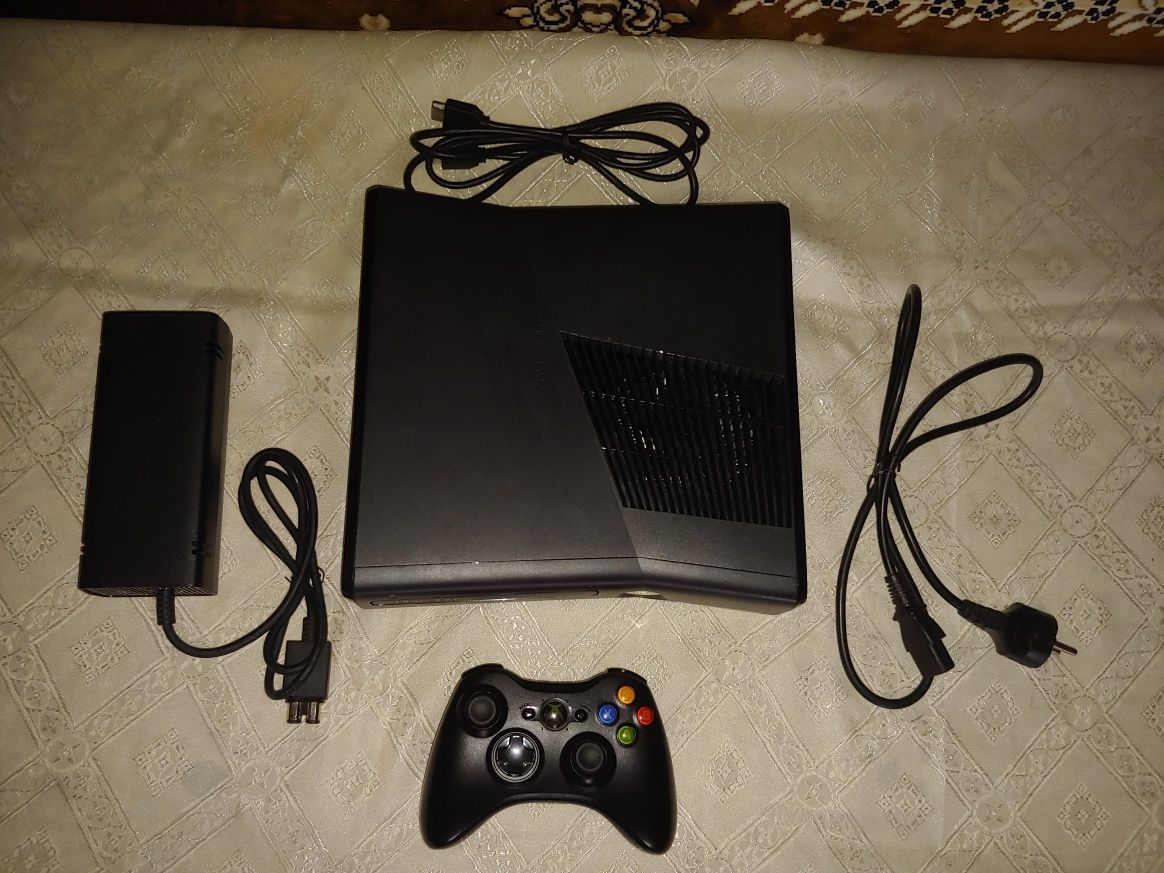 XBOX 360 Slim або Е 250gb frееboot aurora