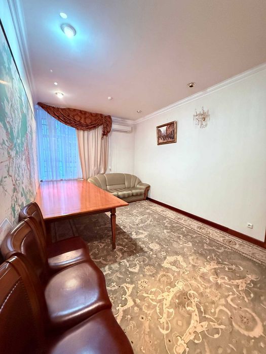 Оренда приміщення вул.Круглоуніверситетська 18/2 з меблями Фасад 105м2