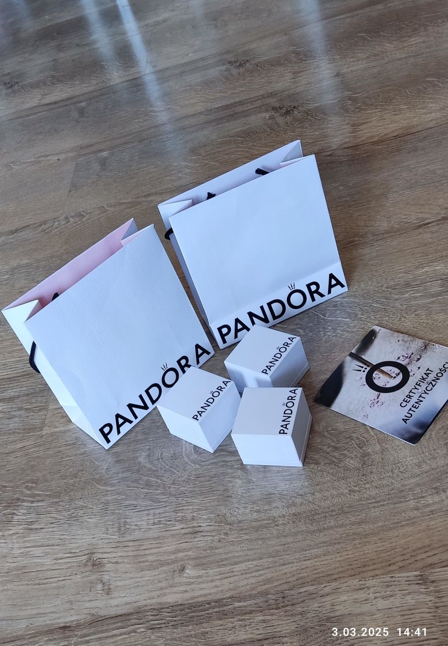Pandora pudełka i torby prezentowe