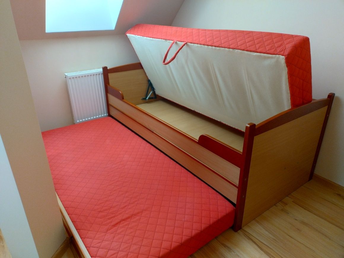 Łóżko solidne drewniane dwuosobowe wersalka