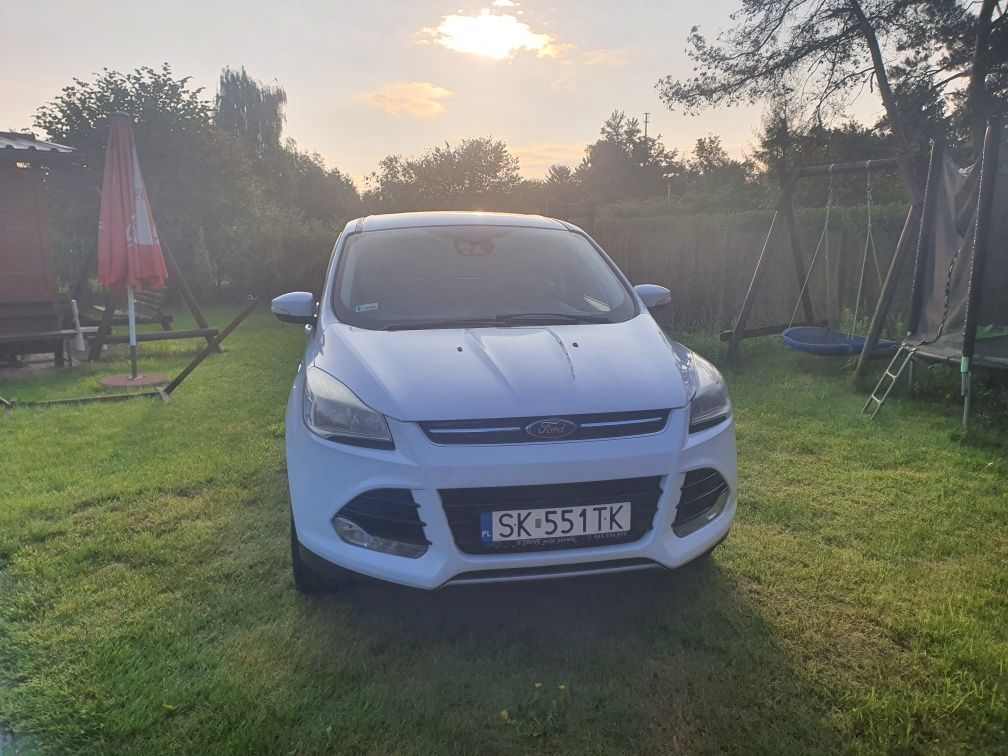 Ford Kuga 2 dobrze wyposażona. Przeczytaj opis