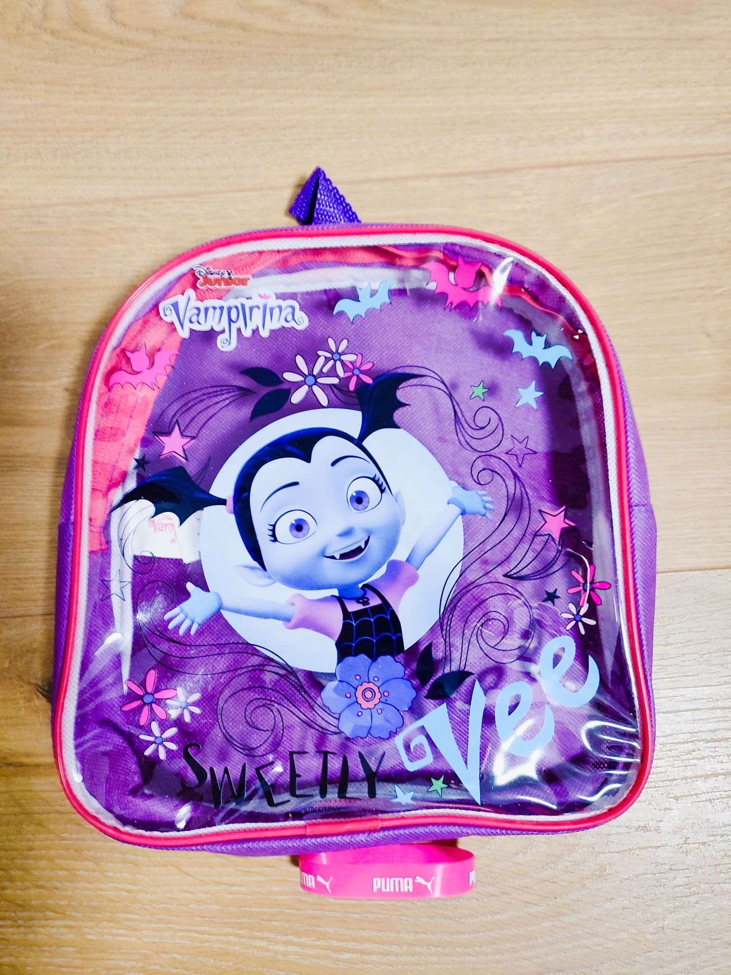 Plecaczek Vampirina i opaska różowa Puma