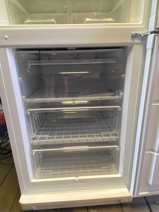 Холодильник Privileg 300 літрів 2 компресори