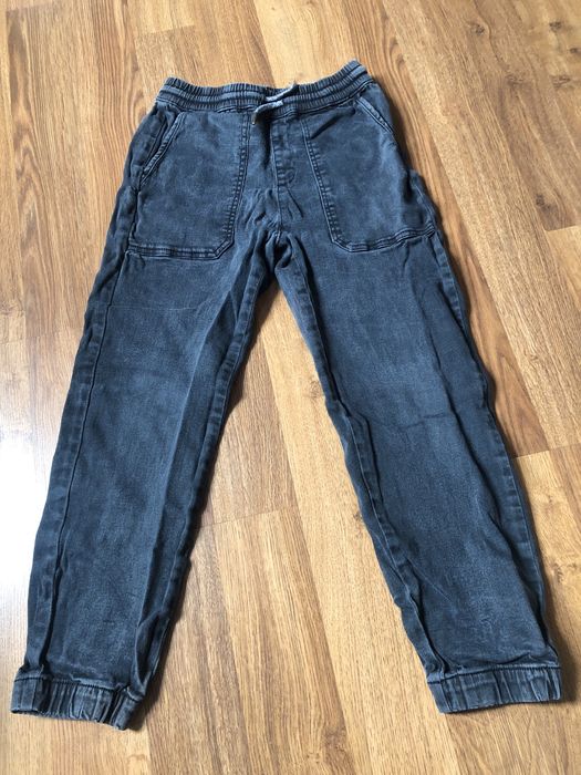 Reserved spodnie jeansy jogger chłopięce 146 ciemne szare