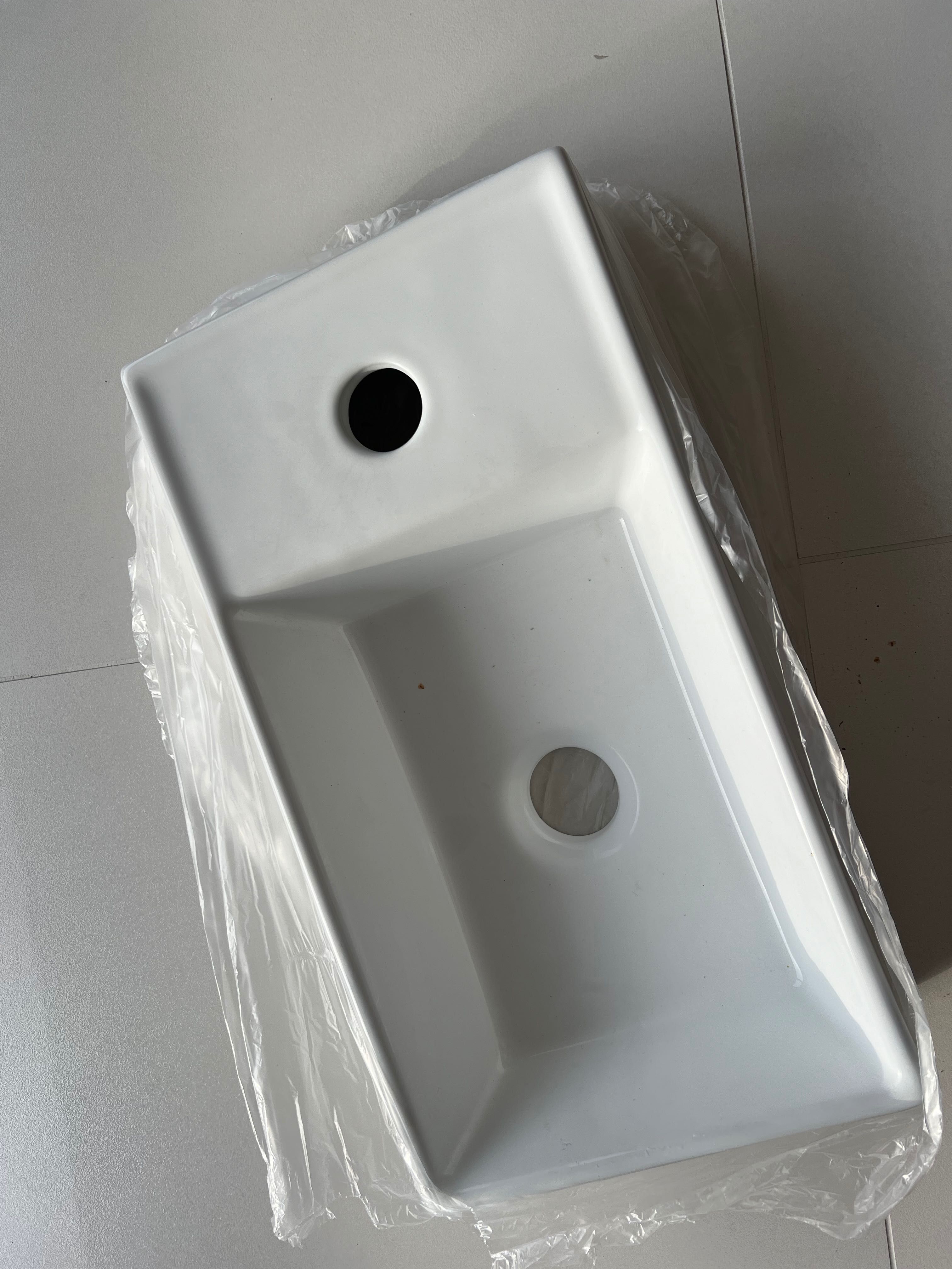 Umywalka ceramiczna meblowa/nablatowa Fika TR41355