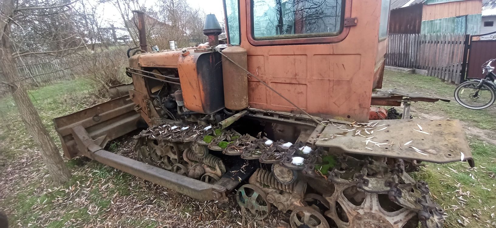 ДТ 75

ДТ-75 — гусеничний сільськогосподарський трактор загального при