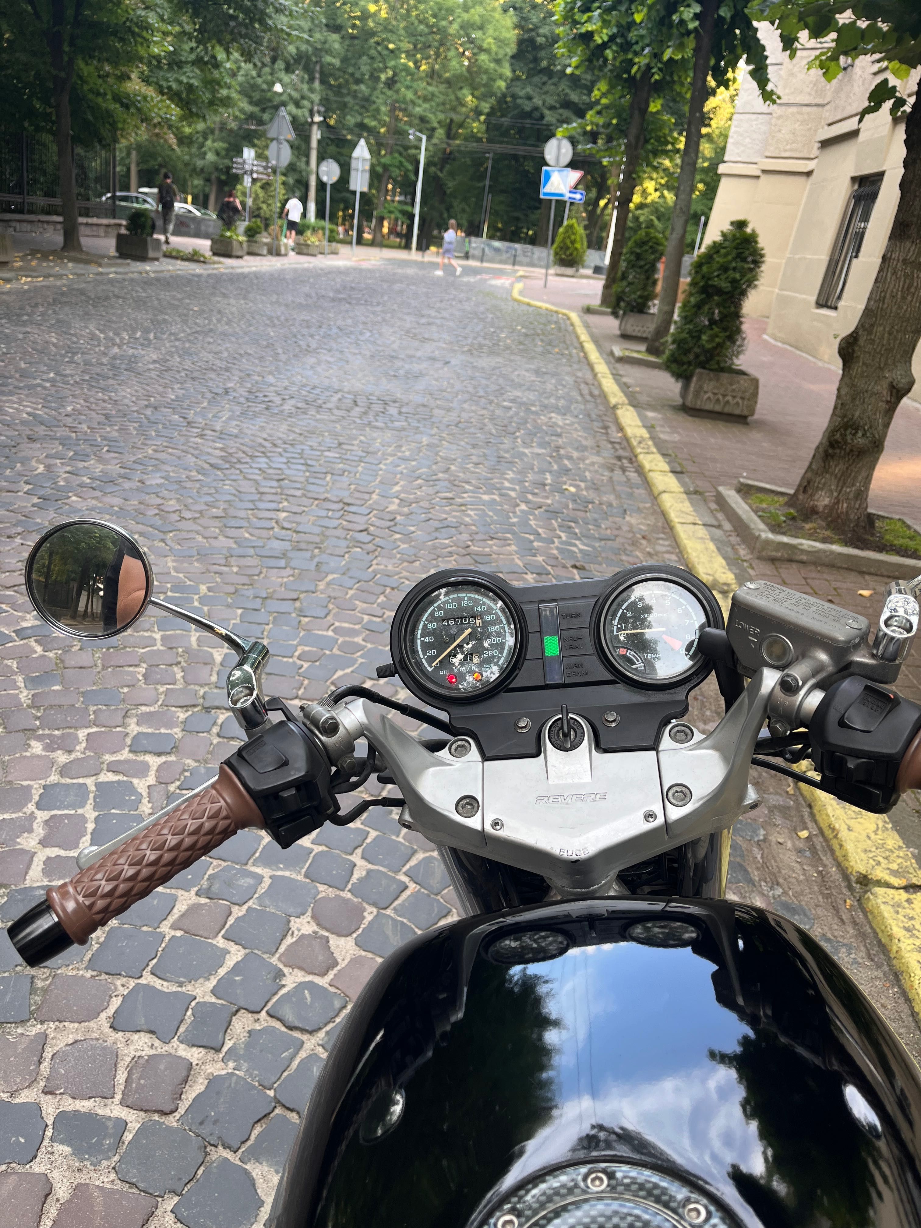 Кастом Honda NTV650 revere