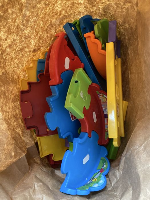 Remiza strazacka VTECH + 4 autka Tut Tut + dodatkowy tor