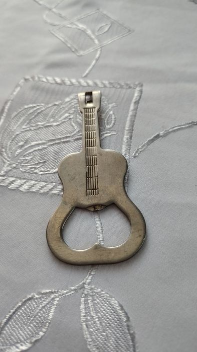 Otwieracz do butelek Gitara PRL