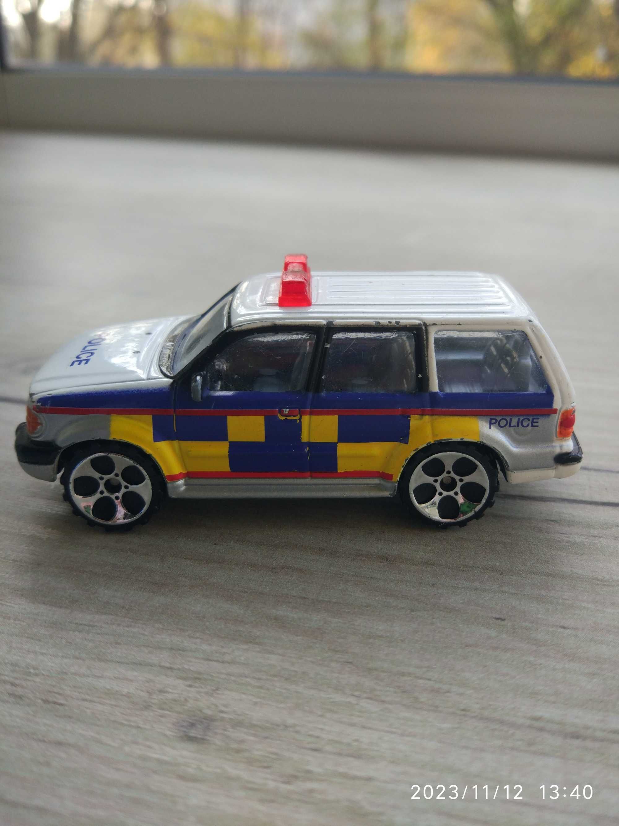 Samochodzik Ford Explorer, RealToy, używany