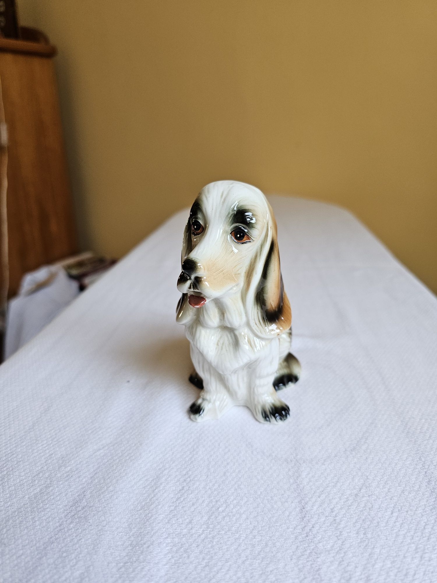 Porcelana figurka psa.