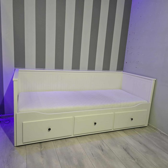 Łóżko IKEA HEMNES z szufladami i dwoma materacami