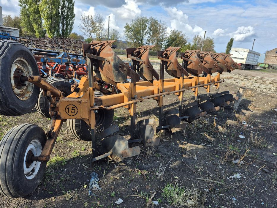 Плуг оборотний 7 корпусний