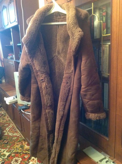 Женскую натуральную дублёнку с капюшоном 48-50р в хор состоянии1500 гр