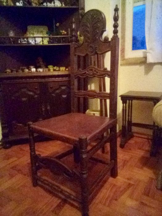 Cadeiras madeira e couro