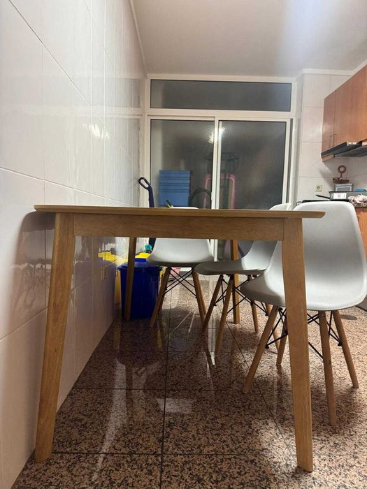 Mesa Kinda Home + Cadeiras Nórdicas