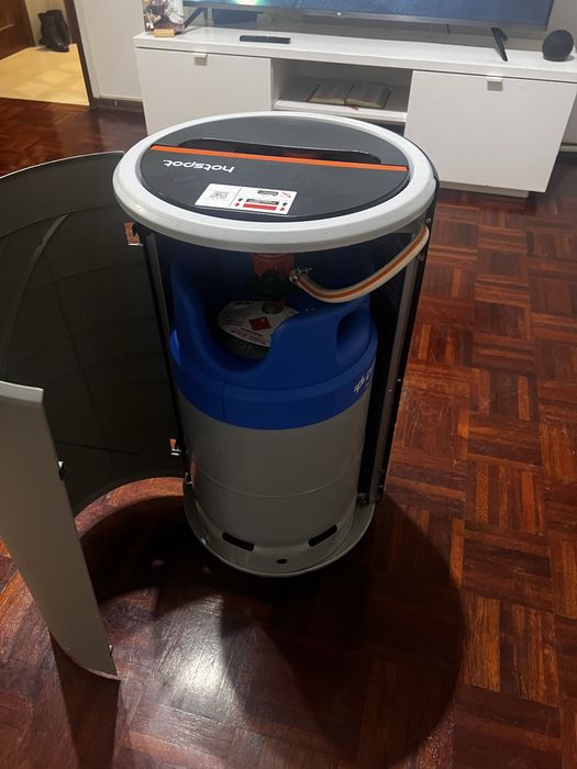 Aquecedor a gas acompanhado do cilindro