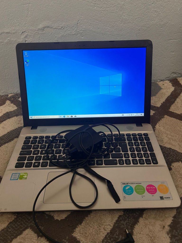 Portátil asus  i5