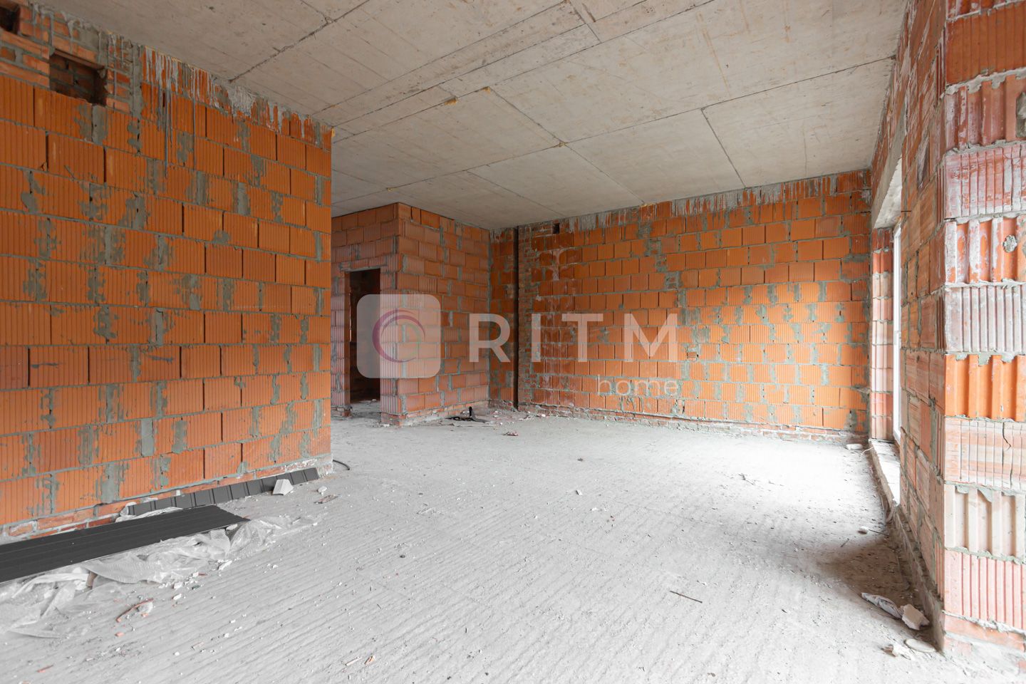 Продається котедж в Брюховичах