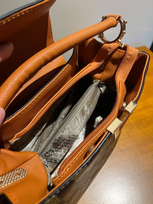 Mala de mão castanha