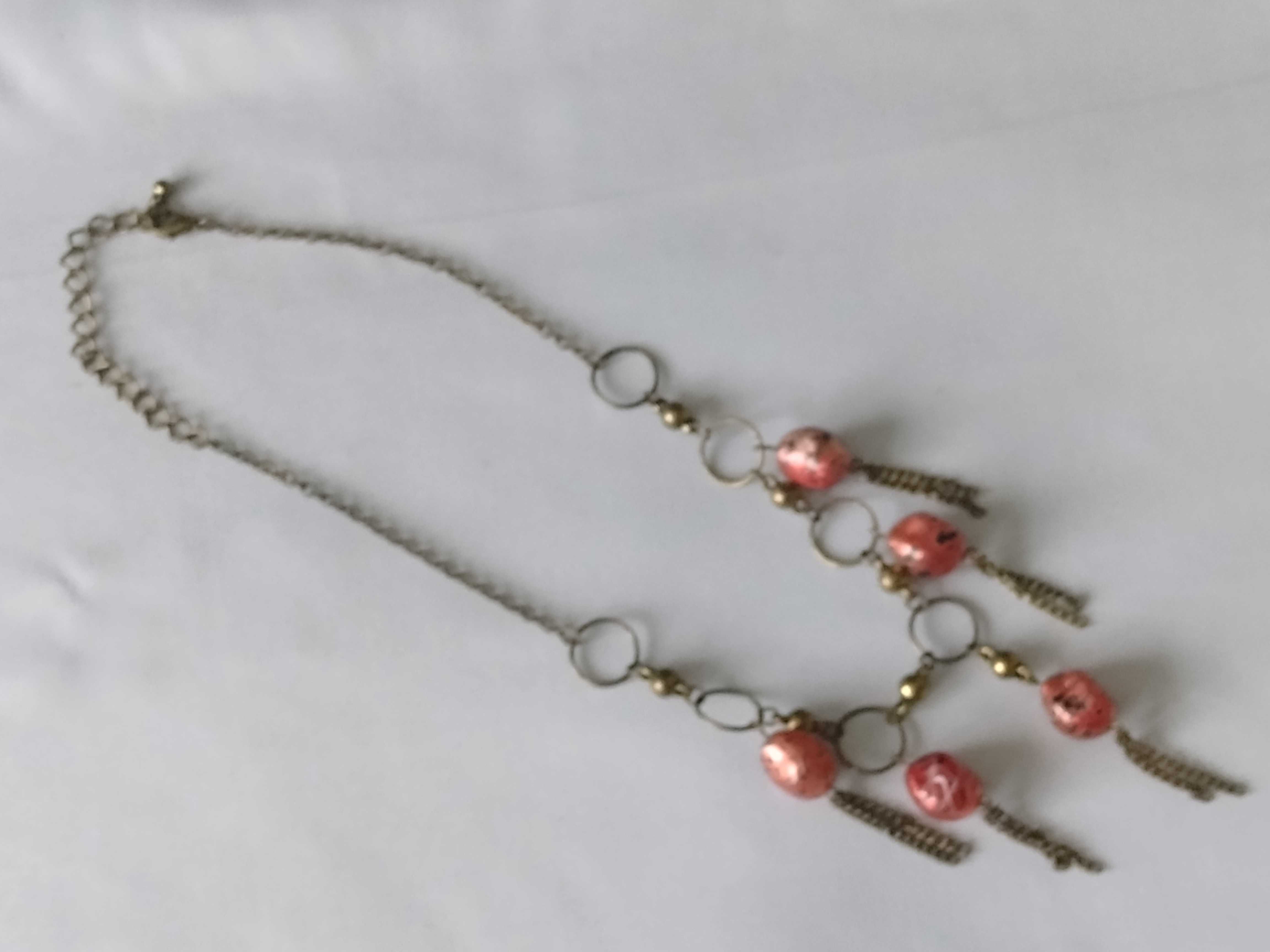 Naszyjnik z epoki bardzo ładne kamyki na łańcuszku sztuczna biżuteria