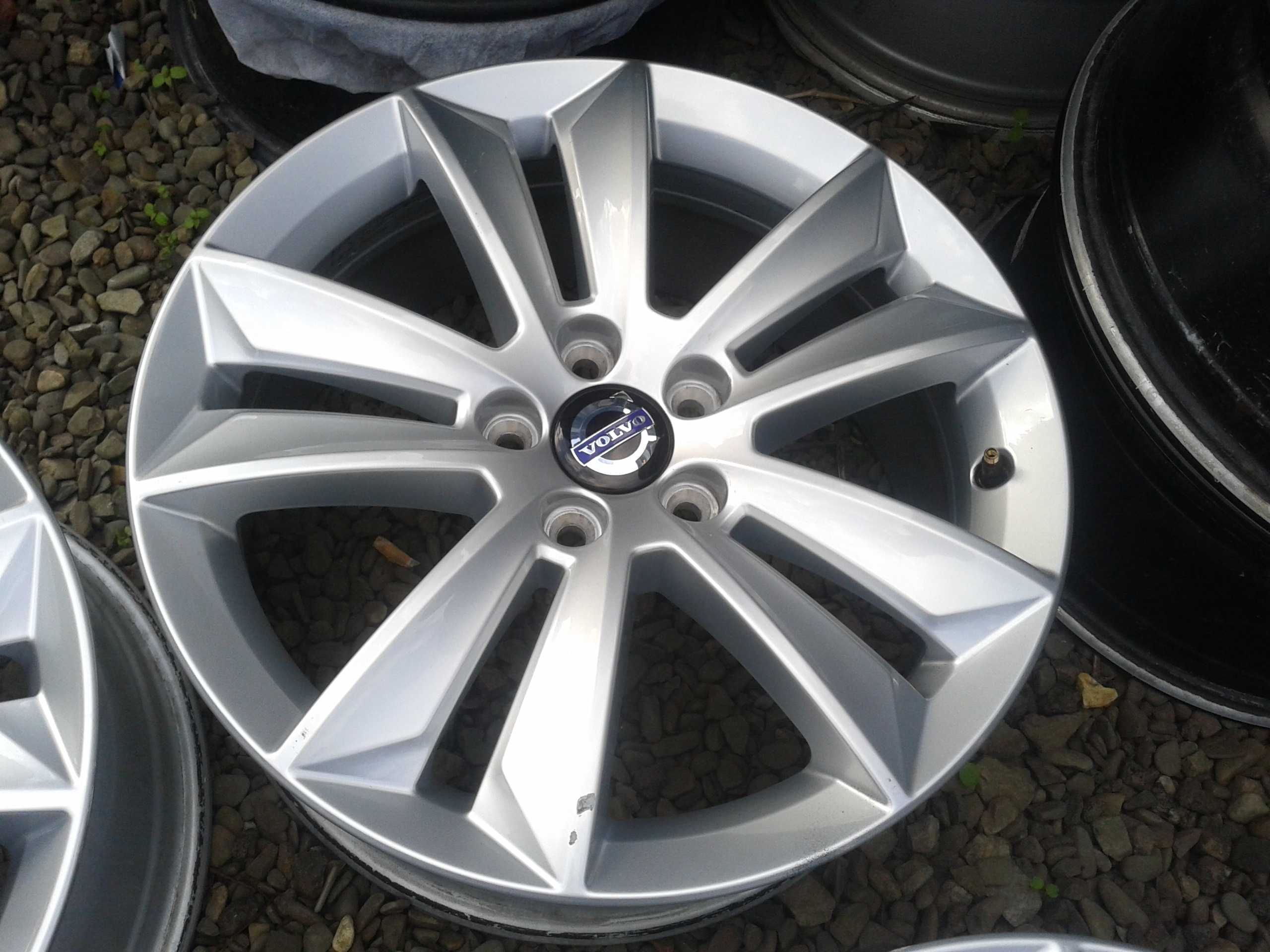 oryginalne r17 felgi volvo s40 s60 v40 v50 v60 v70 xc40 xc60 xc70 c30
