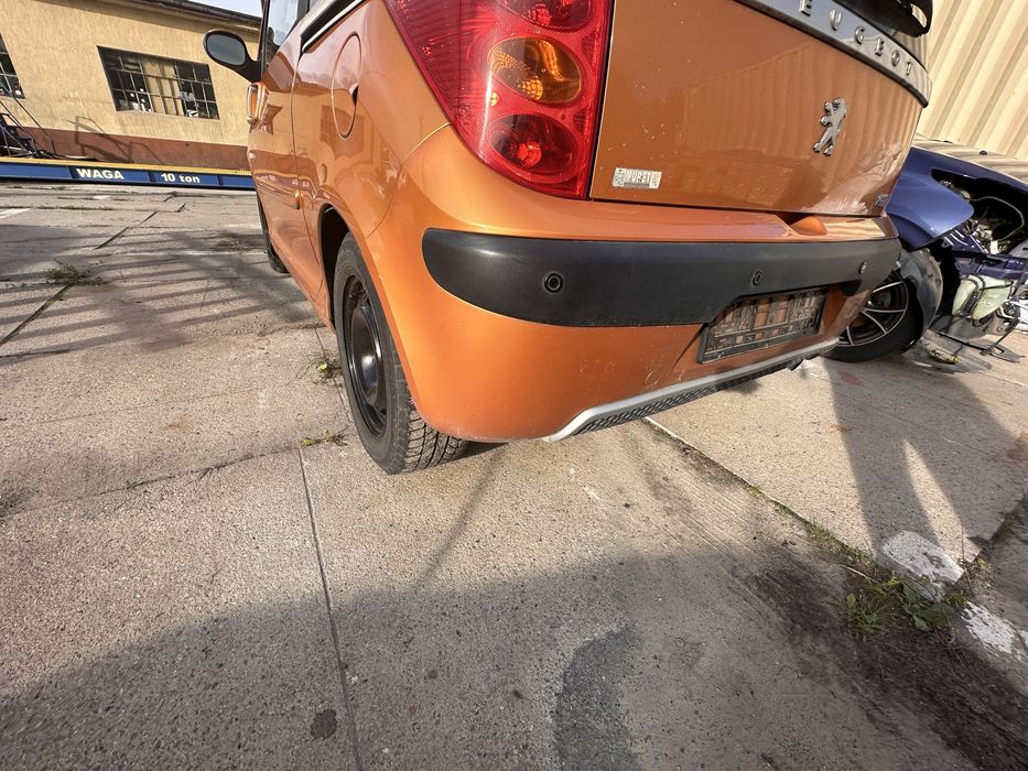 Zderzak tył Peugeot 1007 KHW kompletny czujniki pdc
