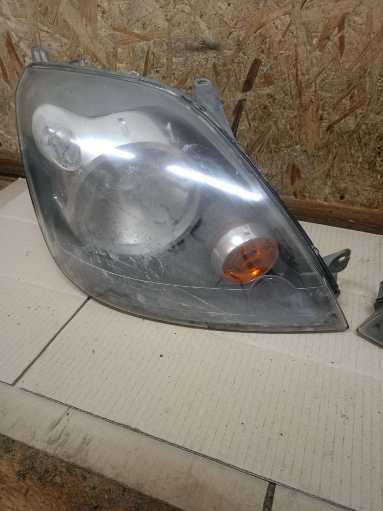 Передні фари Ford Fiesta MK6 Форд Фієста МК6 рестайлінг 2006-2008