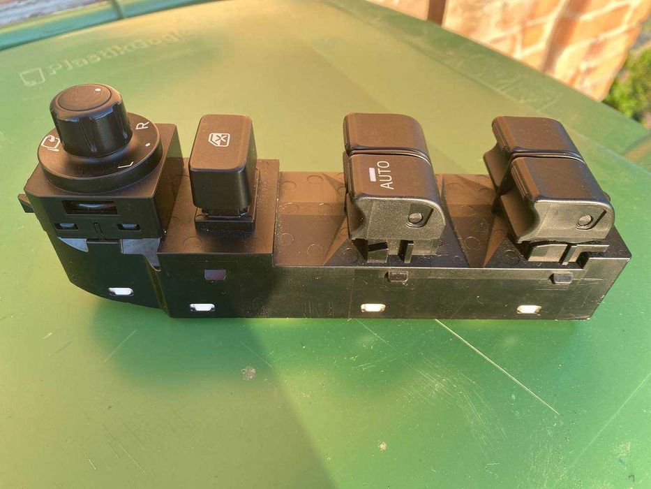 Блок кнопок стеклоподъёмника Mazda 3 2014-2016 оригинал