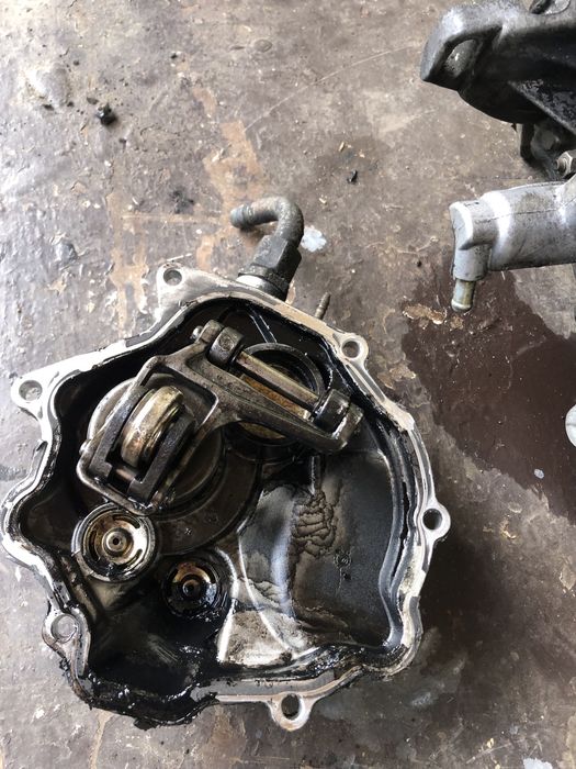 Вакуумний насос Мерседес 208-410