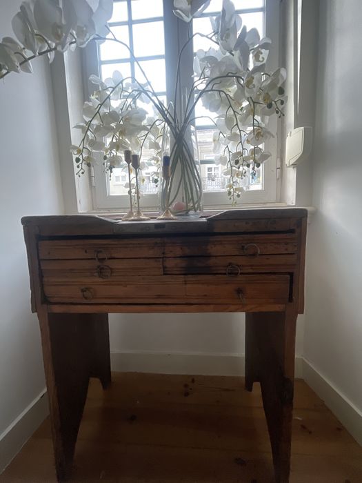 Consola antiga em madeira maciça