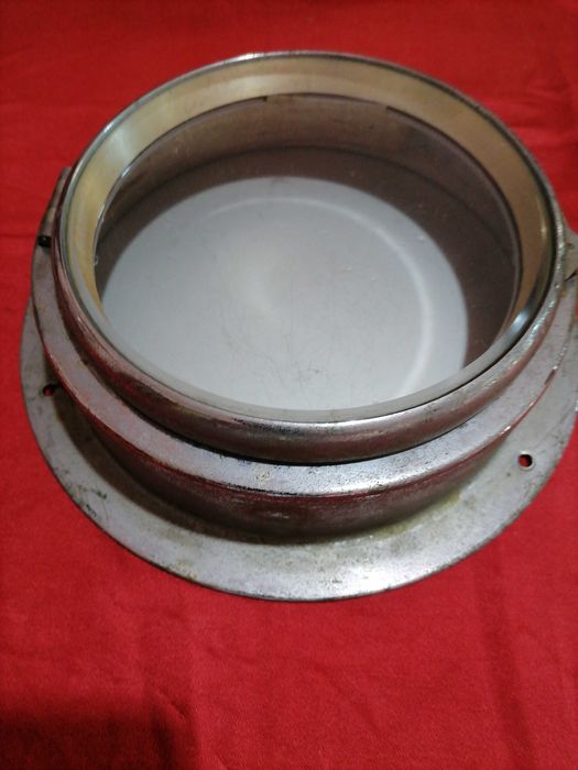 Caixa de relógio antiga em metal e vidro