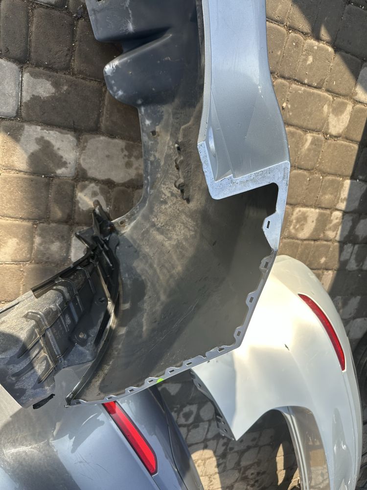 Бампер задній Nissan Leaf ZE0 2010-2017