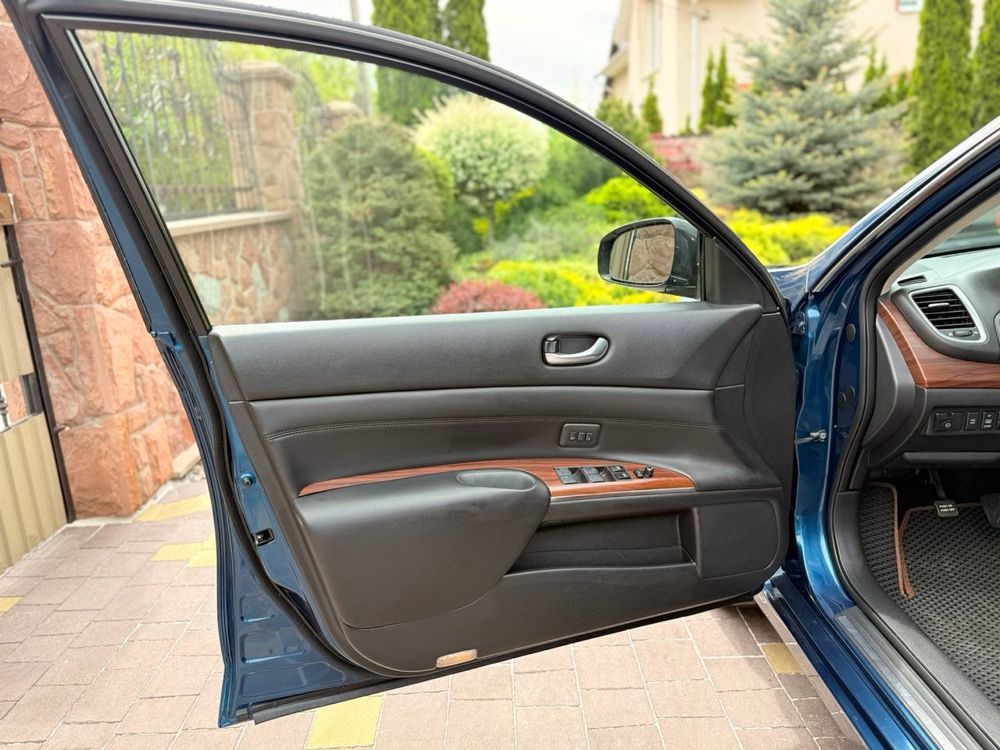 Продам автомобіль в чудовому стані Nissan Teana