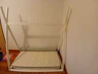 Cama estilo Montessori com colchão