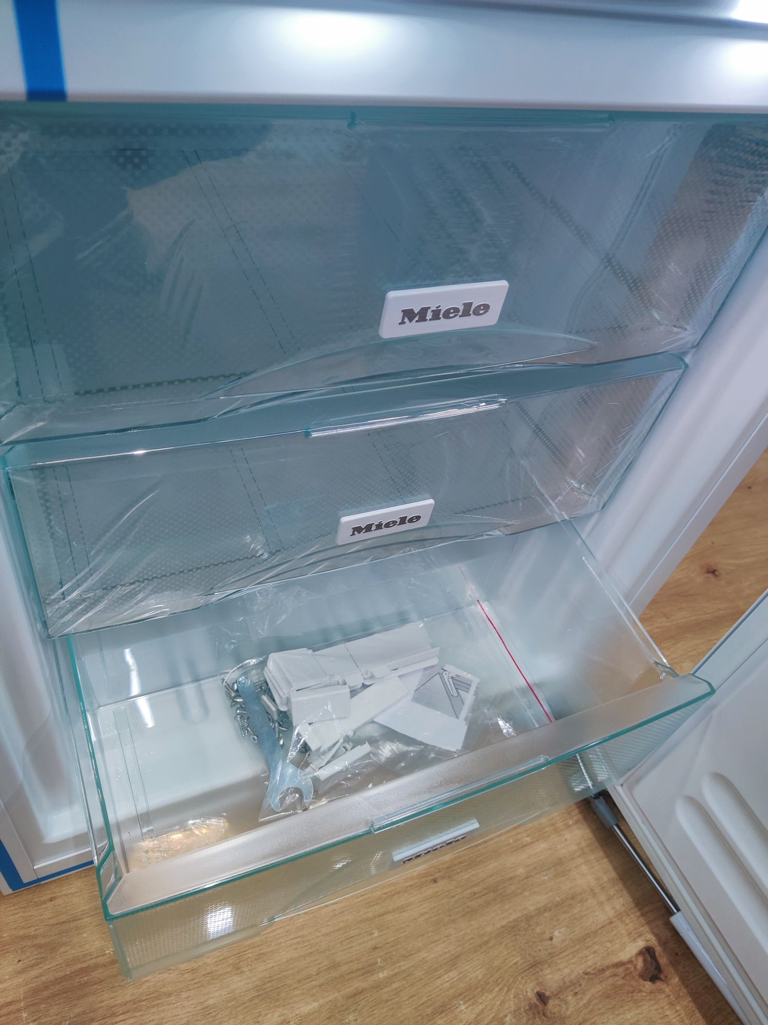 Вбудована морозильна камера під стільницю! MIELE™FN30402i No Frost!