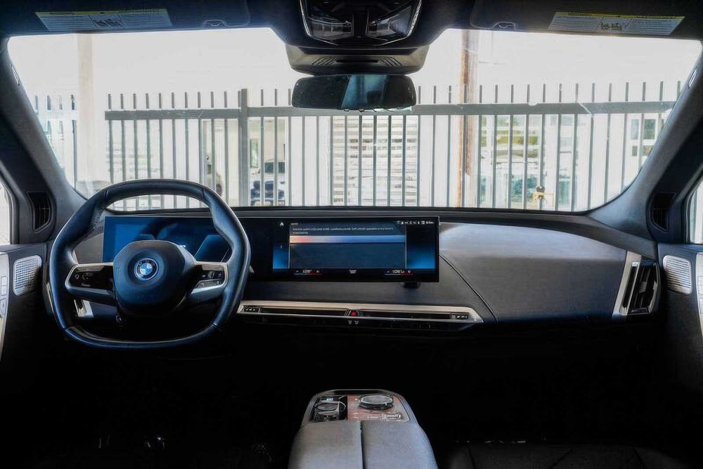 BMW iX M60      2023