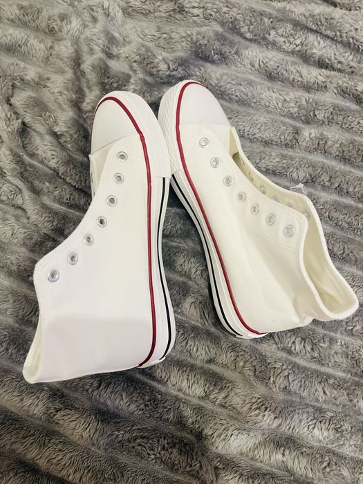 Ténis Brancos Novos