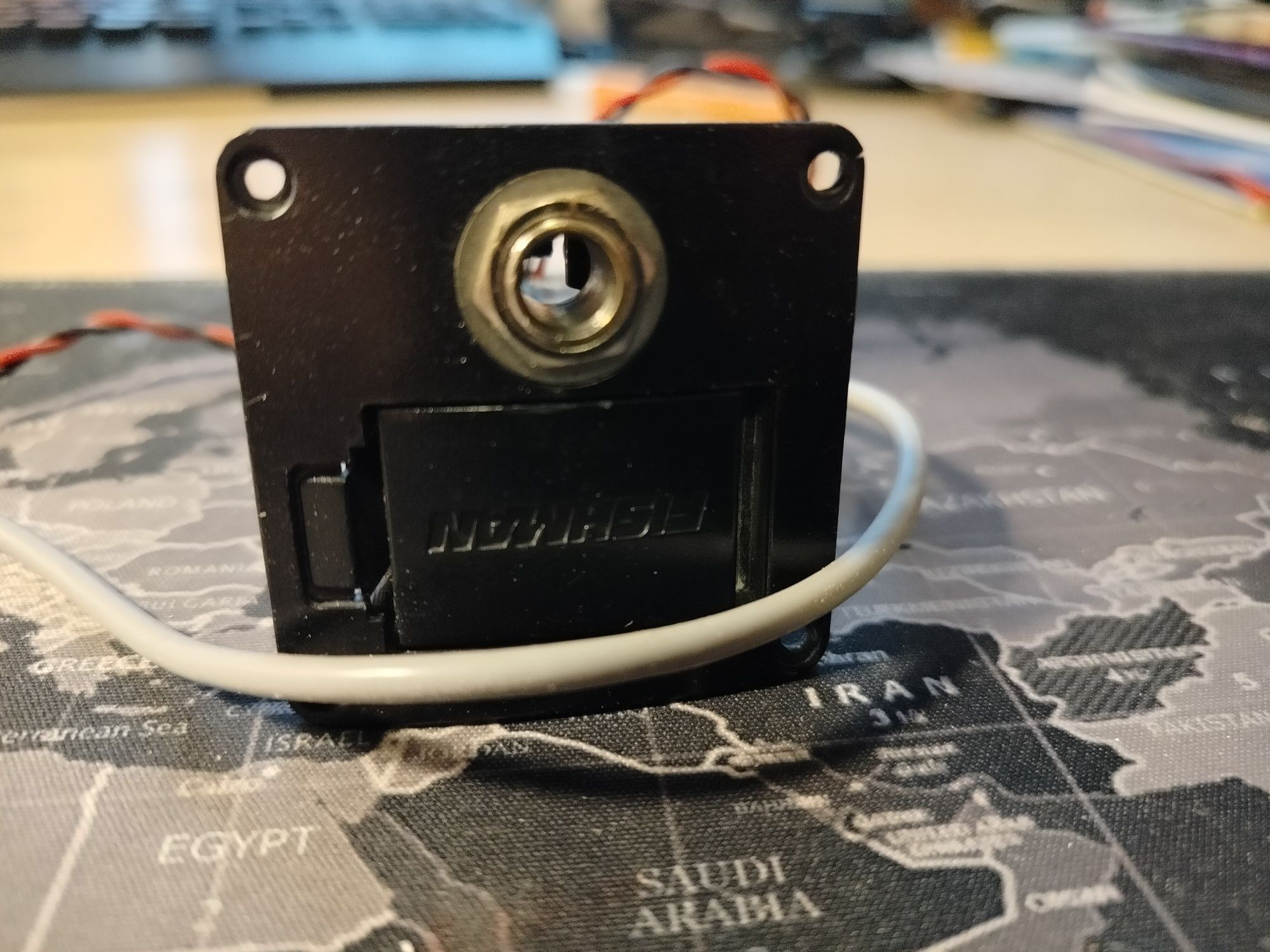 Fishman preamp z przetwornikiem do gitary akustycznej