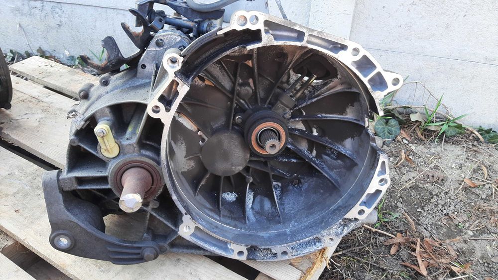 kompletna skrzynia biegów  FORD MONDEO MK3 1.8 16v 4S7R-7002-CB