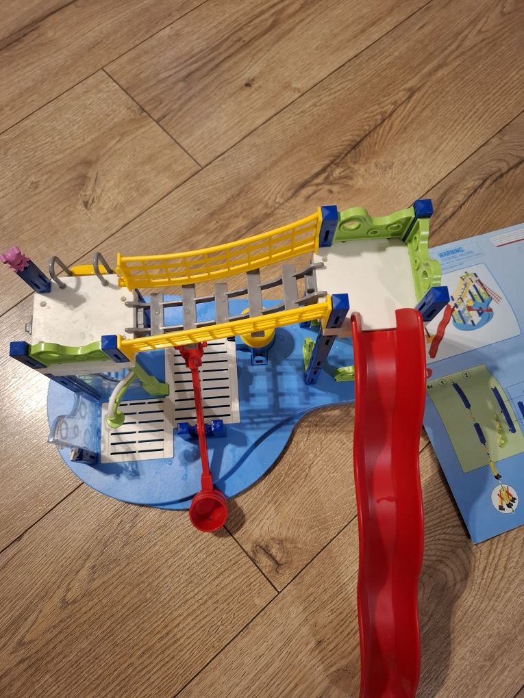 PLAYMOBIL 6670 wodny plac zabaw

Zestaw do którego mozna wlać wodę ale