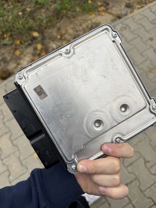 Sterownik silnika Audi 8EO907401AL