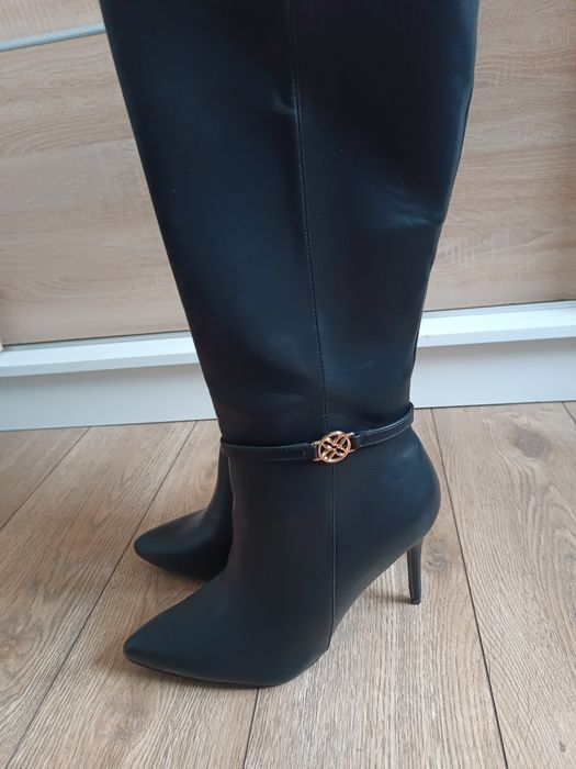 Czarne kozaki na szpilce