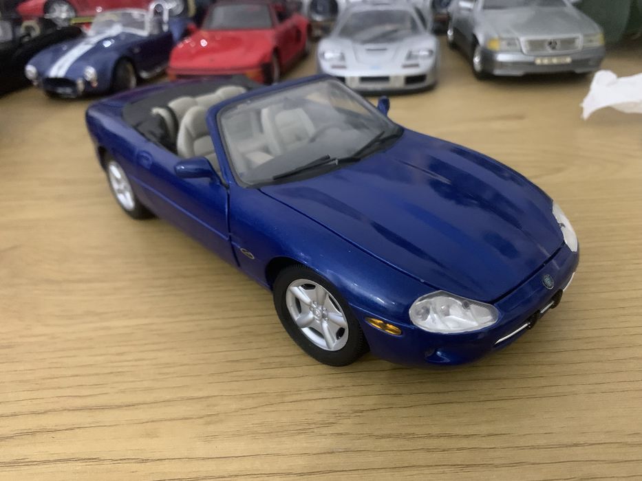 Model Maisto Jaguar XK8 1:18 kolekcjonerski