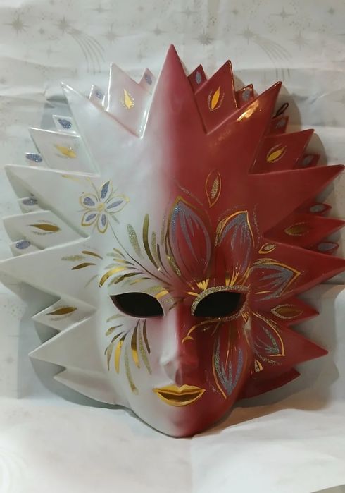 Máscara em porcelana original de Veneza