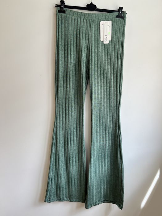 Legginsy damskie cienkie prążek dzwony